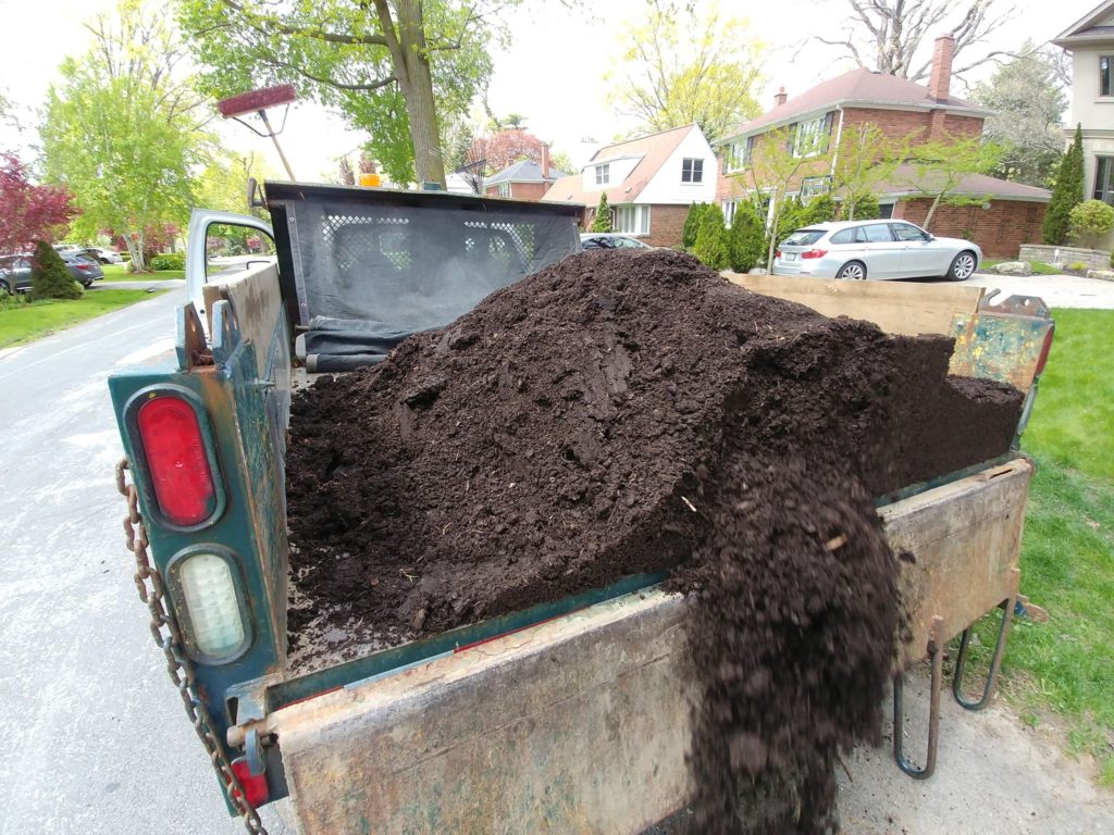 Balo Construction Gravel, mulch and soil delivery, landscaping