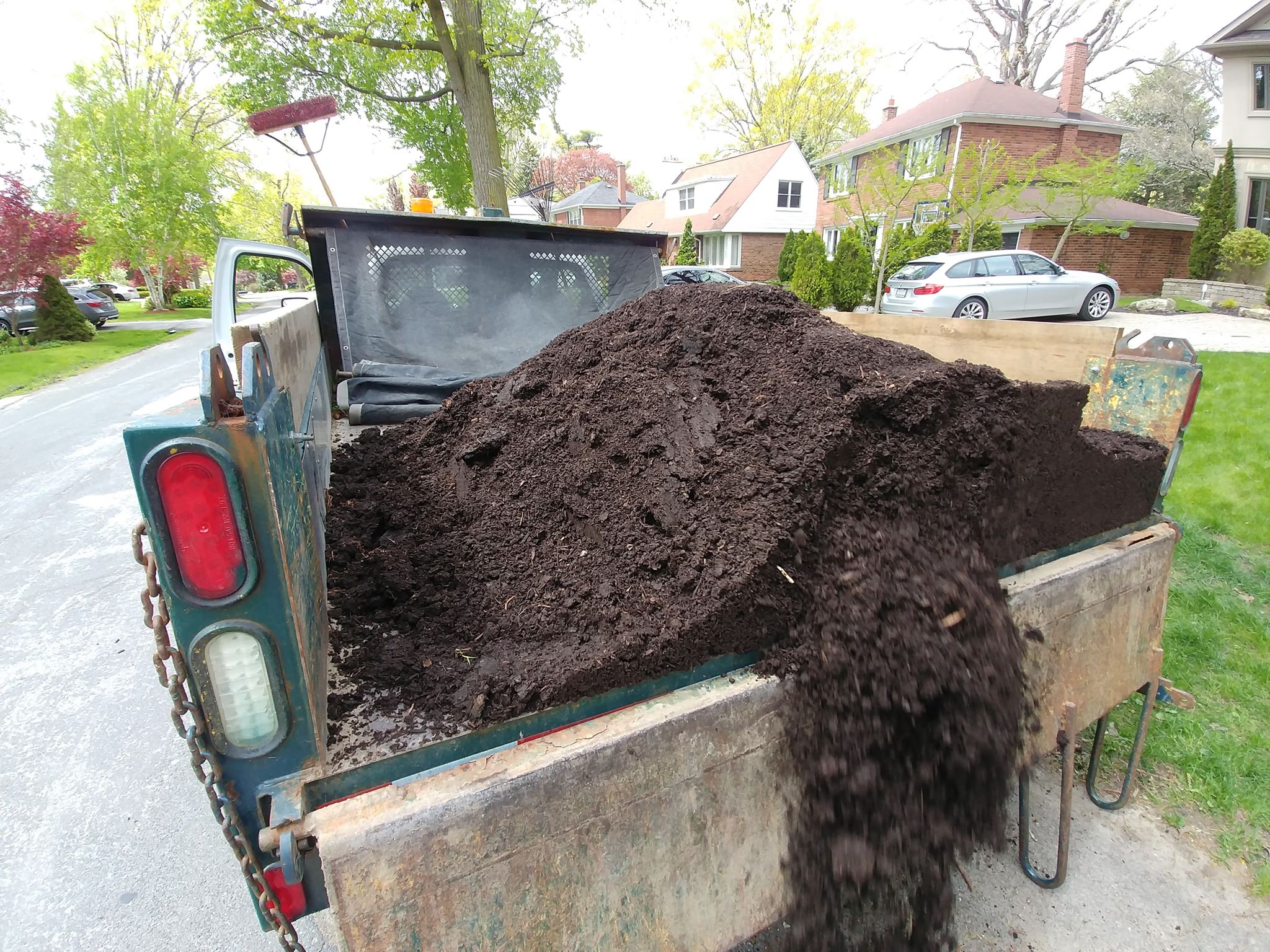 Balo Construction Gravel, mulch and soil delivery, landscaping